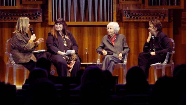 Video: DIRITTI ITALIANI Sandra Bonsanti Maria Novella De Luca Simonetta Fiori “ appassionate” A Luciana Castellina Serena Dandini